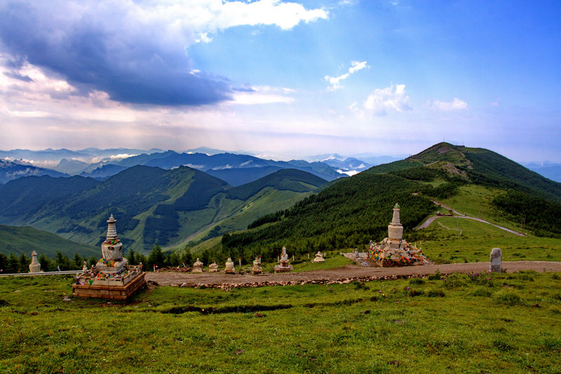 锦绣峰即南台,也称仙花山,五台山五大主峰之一.