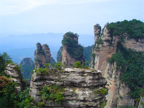 杨家界杨家界景区位于武陵源风景名胜区西北部,东.