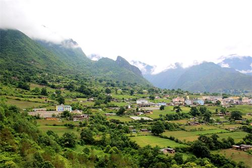 贡山贡山县境内的怒江,独龙江两岸,自然风光雄.